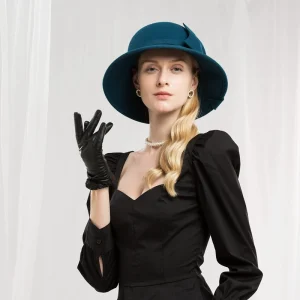 Chapeau bleu en laine années 60